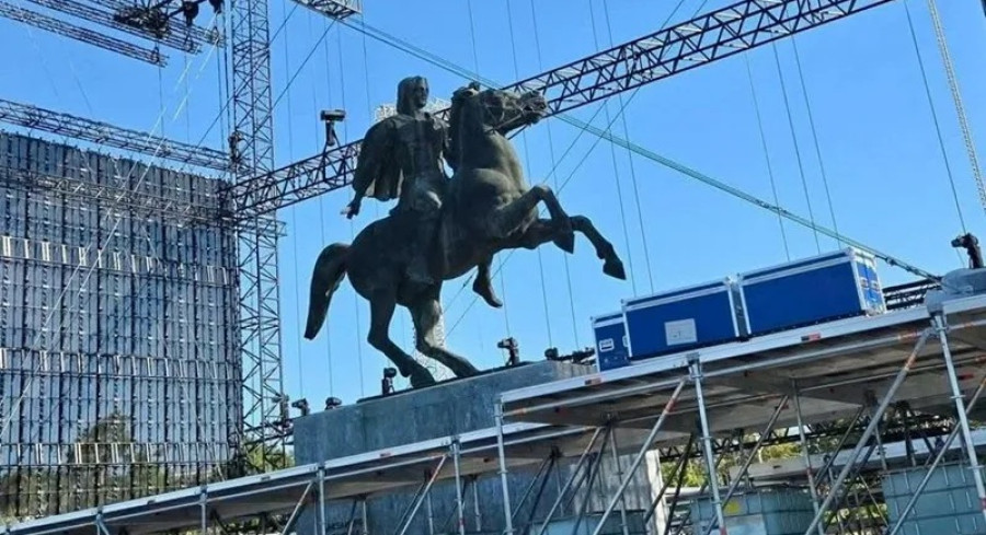 Ο Ρέμος καβάλα στ' άλογο