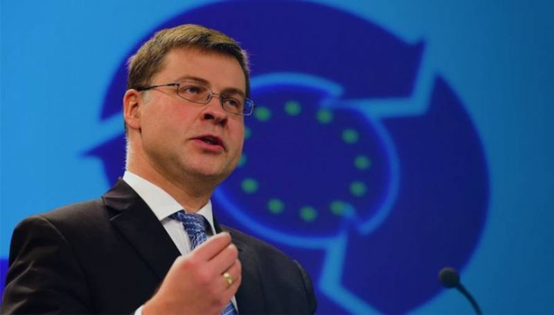 Ντομπρόβσκις: H Eλλάδα μπορεί να επιστρέψει στις αγορές το 2018