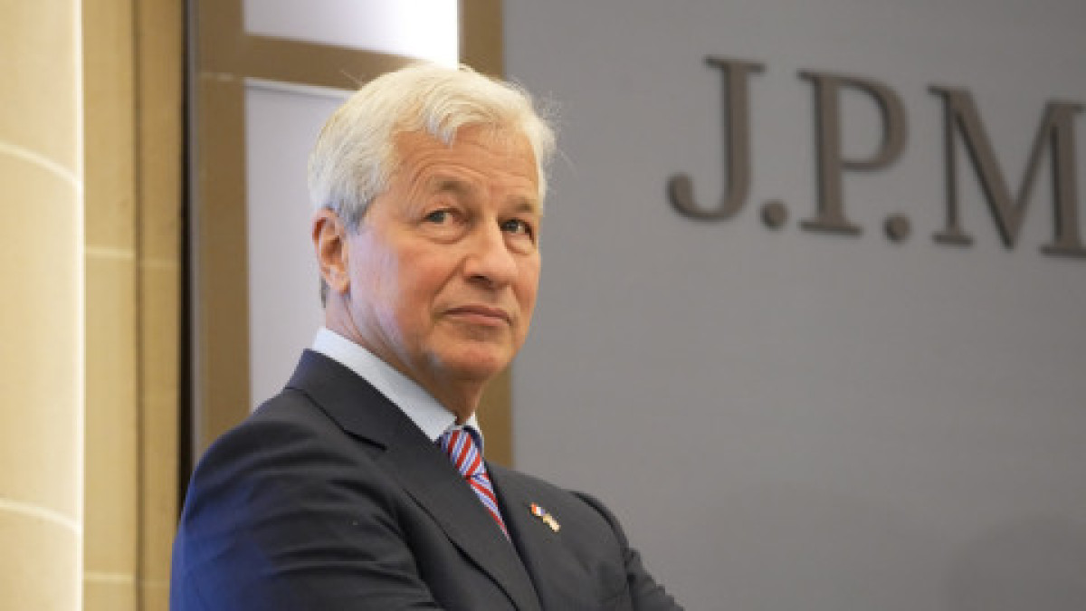 Ντίμον (JPMorgan): Oι δασμοί απειλούν την οικονομική υπεροχή των ΗΠΑ