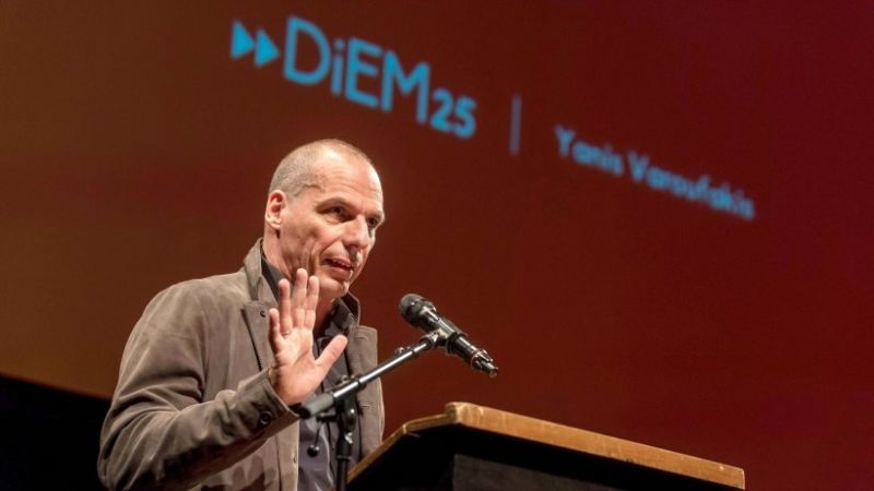 DW για Βαρουφάκη: Στην Ελλάδα δύει, στην Ευρώπη λάμπει
