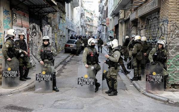 Νέα επιχείρηση της αστυνομίας στα Εξάρχεια-Πάνω από 70 προσαγωγές