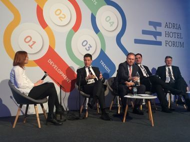 Επενδυτικές ευκαιρίες στον ελληνικό τουρισμό παρουσίασε ο Τζιάλλας στο Ζάγκρεμπ