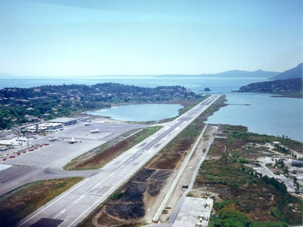 Εργασίες αναμόρφωσης και ανακατασκευής διαδρόμου στο αεροδρόμιο της Κέρκυρας
