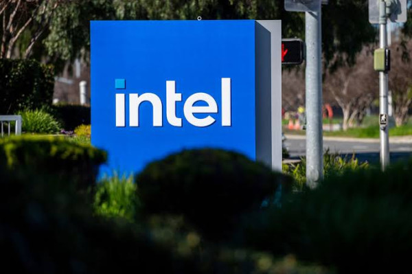 Η Intel προετοιμάζει επενδύσεις $100 δισ.