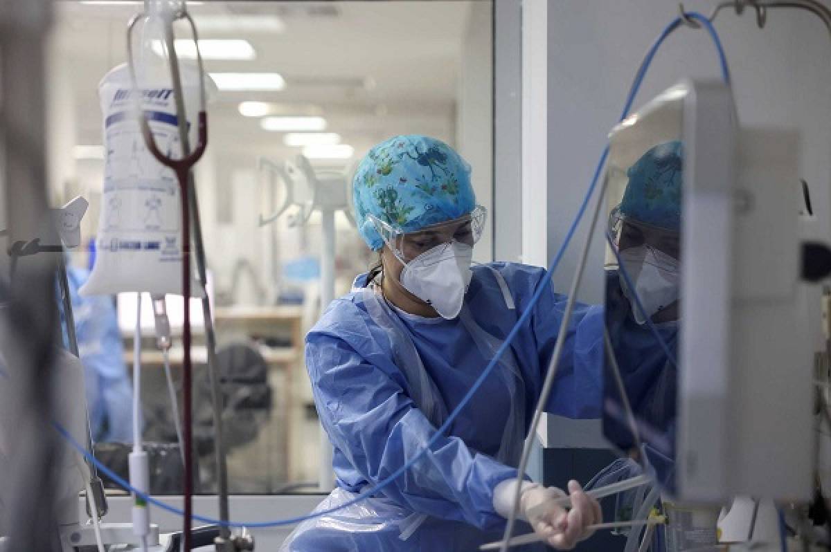 Κορονοϊός-Ελλάδα: 3.076 νέα κρούσματα και 22 θάνατοι-Στους 337 οι διασωληνωμένοι