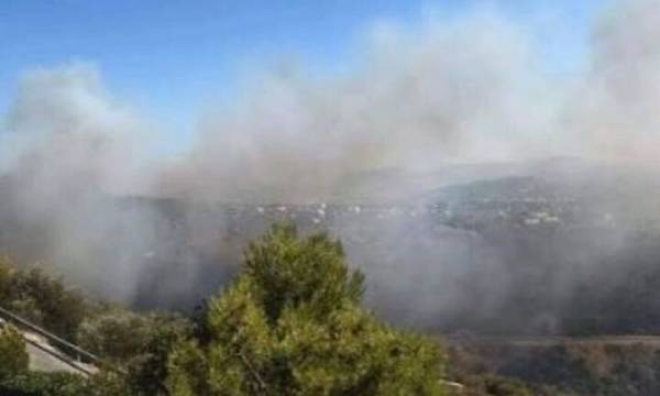 Ξέσπασαν φωτιές σε Πάρνηθα και Κάλαμο