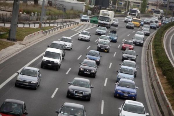 Περισσότερα κατά 27,4% τα νέα οχήματα στους ελληνικούς δρόμους το 2014