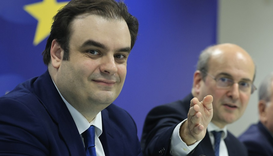 O Πιερρακάκης για πρόεδρος (του Eurogroup) και ο αντιπρόεδρος (του ΕΛΚ) Χατζηδάκης