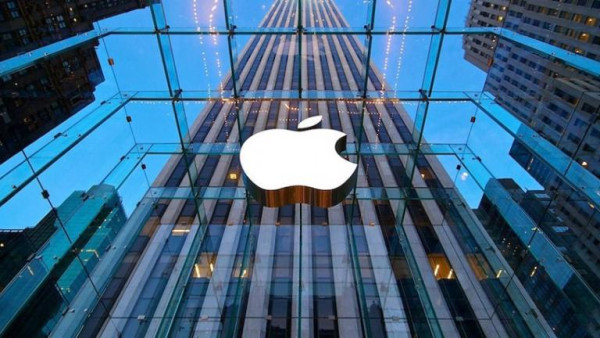Apple: Ξεκινούν οι πωλήσεις του iPhone 15- Μεγάλη η ζήτηση