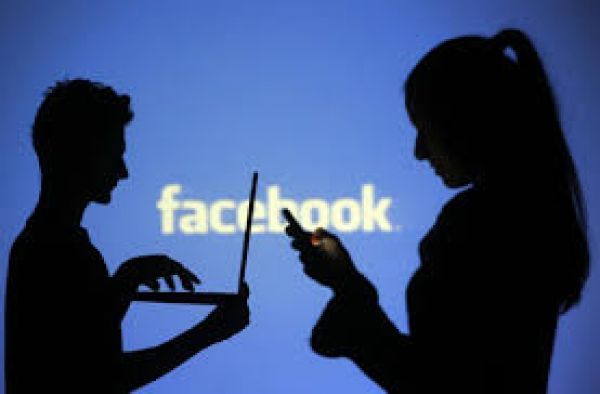 Το Facebook προσλαμβάνει 3.000 ελεγκτές ακατάλληλου περιεχομένου!
