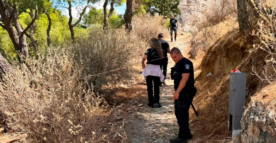 Σορός σε προχωρημένη σήψη σε σπηλιά στον Λυκαβηττό – Στο σημείο οι Αρχές
