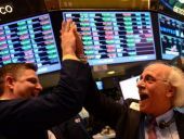 «Έσπασε» το ιστορικό υψηλό του o S&P 500, κερδών συνέχεια στη Wall