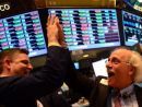 «Έσπασε» το ιστορικό υψηλό του o S&amp;P 500, κερδών συνέχεια στη Wall