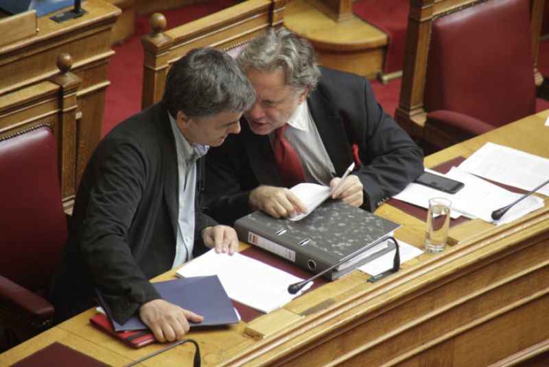 Σε αβέβαια νερά η διαπραγμάτευση- Αγεφύρωτες διαφωνίες με τους δανειστές