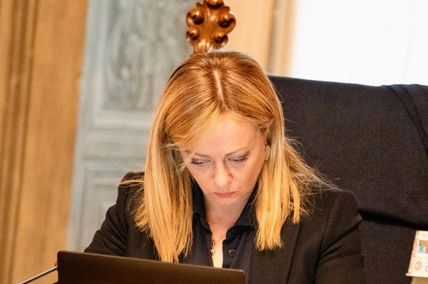 Μελόνι: Χρειάζεται περισσότερη Ευρώπη στο μέτωπο του Νότου