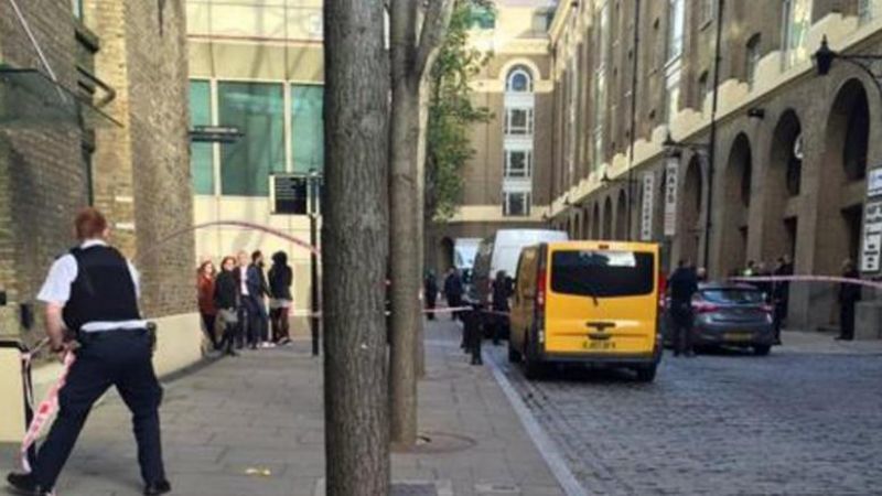 Συναγερμός στο Λονδίνο: Εκκενώνονται κτίρια κοντά στη γέφυρα