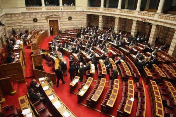Προϋπολογισμός 2013 - Υπερψηφίστηκε με 167 «ναι», 128 «όχι» και 4 «παρών» - Σαμαράς: Τα λεφτά θα τα πάρουμε