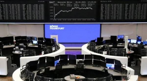 Σε κλοιό ρευστοποιήσεων οι ευρωαγορές - «Αγκάθι» τα εμβόλια