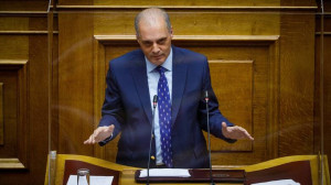 Βελόπουλος: Κράτος μπάχαλο, ρουσφετολογικό, διεφθαρμένο, μπανανία επί 40 χρόνια