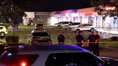 Πυροβολισμοί στο Ιλινόις- Αναφορές για έναν νεκρό και δεκάδες τραυματίες