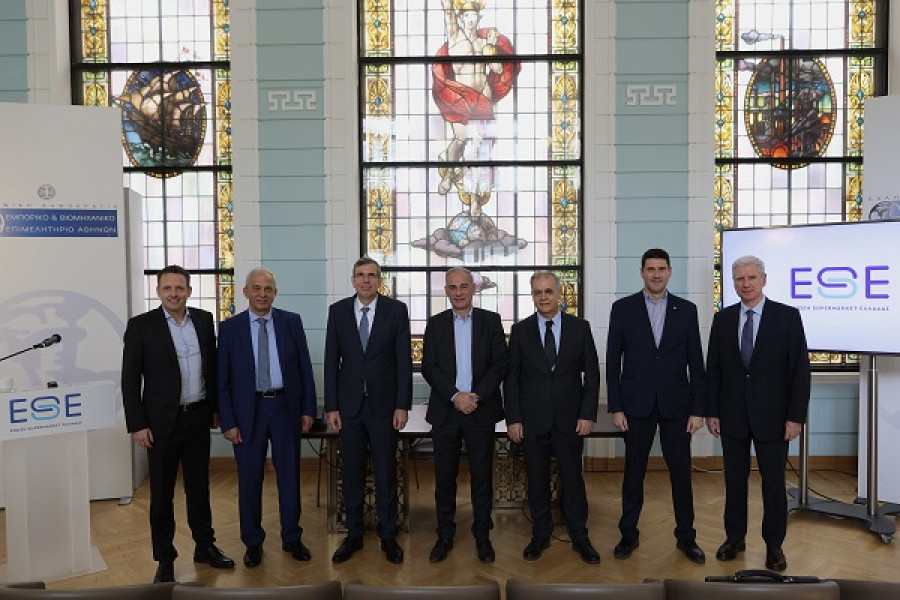 από αριστερά προς δεξιά: Martin Brandenburger, Mέλος ΕΣΕ - Απόστολος Πεταλάς, Γενικός Διευθυντής ΕΣΕ - Αριστοτέλης Παντελιάδης, Πρόεδρος ΕΣΕ - Νίκος Λαβίδας, Ταμίας ΕΣΕ - Κωνσταντίνος Μαυροειδής, Γραμματέας ΕΣΕ - Θεόδωρος Γεροστεργιούδης, Μέλος ΕΣΕ - Λάμπρος Παπακοσμάς, Μέλος ΕΣΕ