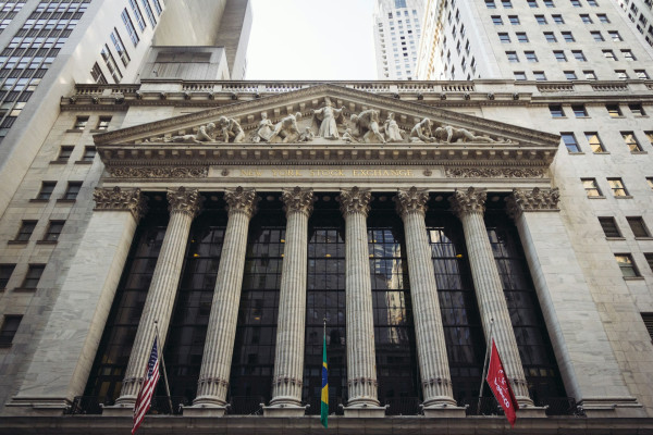 Ιράν και πετρέλαιο «στοιχειώνουν» τη Wall Street – Τίτλοι τέλους στο ράλι