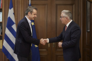 Τετ α τετ Μητσοτάκη-Ρουσόπουλου: Οι ευχές για τα νέα καθήκοντα