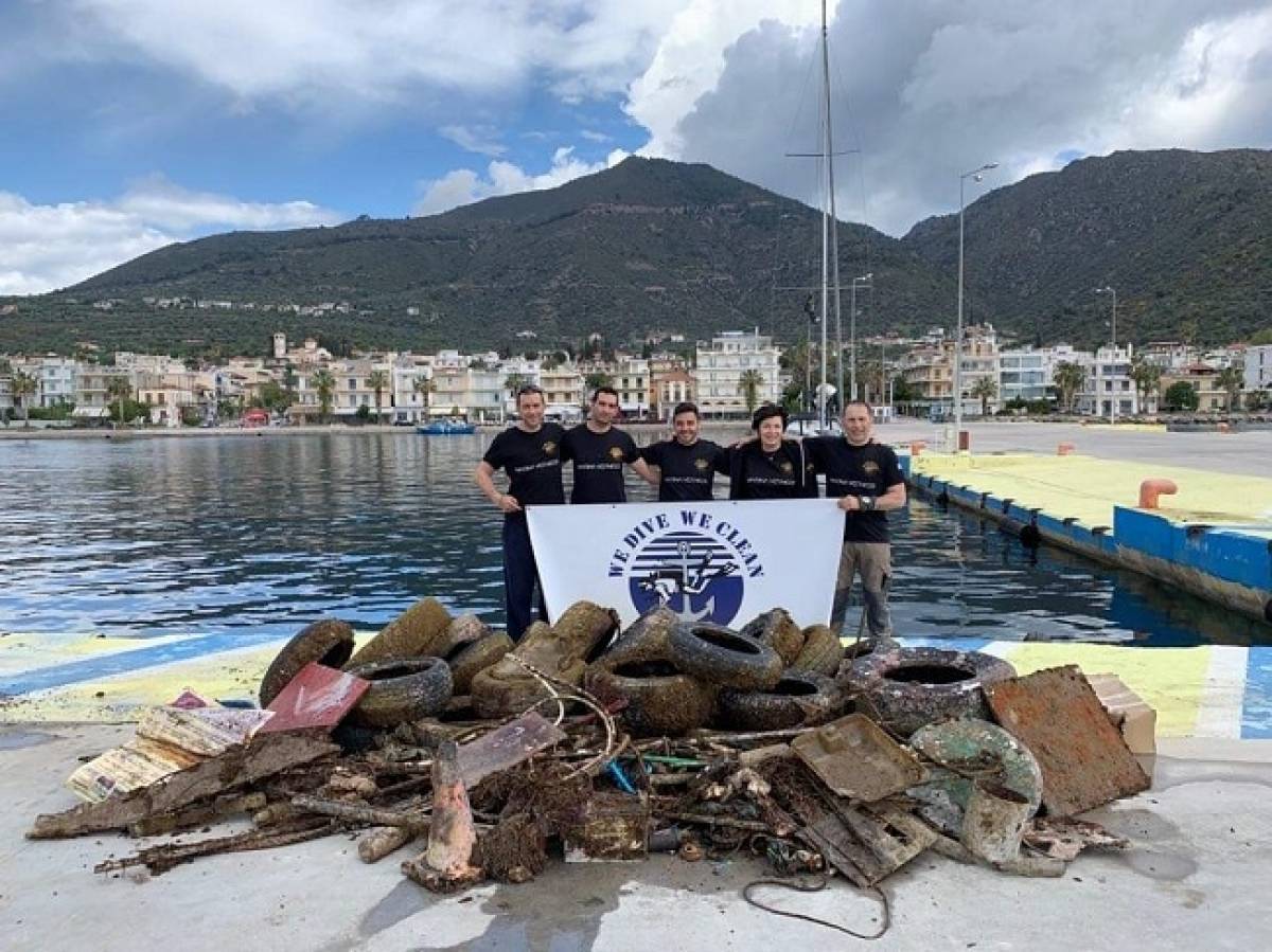 Καθαρισμός του βυθού των Μεθάνων από 400 κιλά σκουπίδια