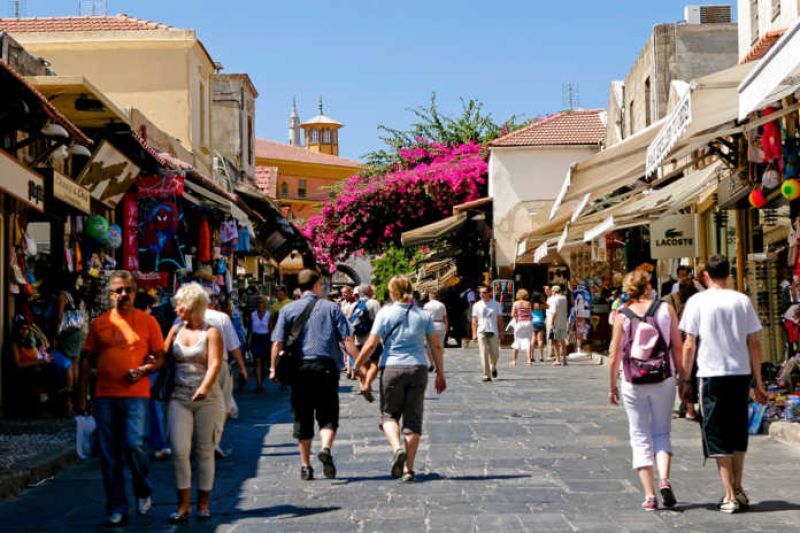 Στα 14,4 δισ. ευρώ οι ταξιδιωτικές εισπράξεις στο 11μηνο