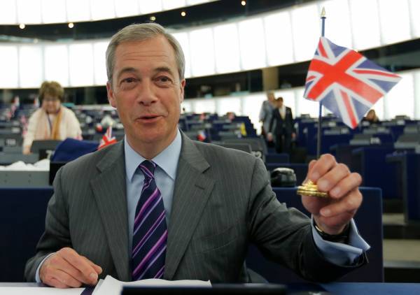 Αποχωρεί από το UKIP ο Mr. Brexit, Νάιτζελ Φάρατζ