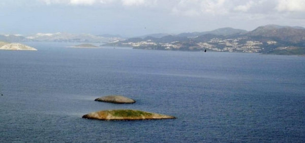 Η ελληνική κόκκινη γραμμή στο Αιγαίο περνά μέσα από την ακτοπλοΐα