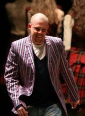 Αβέβαιο το μέλλον της Alexander McQueen – Τι λένε οι αναλυτές