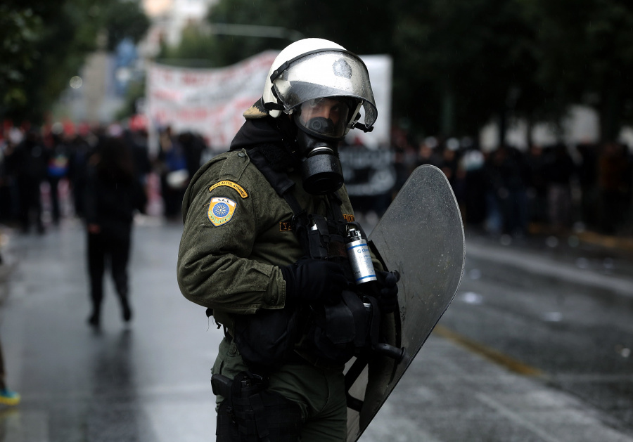 Εξάρχεια: Επίθεση με μολότοφ σε διμοιρία των ΜΑΤ- Μία σύλληψη