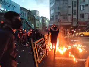 Χαμενεΐ: Το Ιράν δεν θα υποχωρήσει - Χιλιάδες διαδηλωτές αντιμέτωποι με συλλήψεις, ενώ οι ΗΠΑ απειλούν με επέμβαση