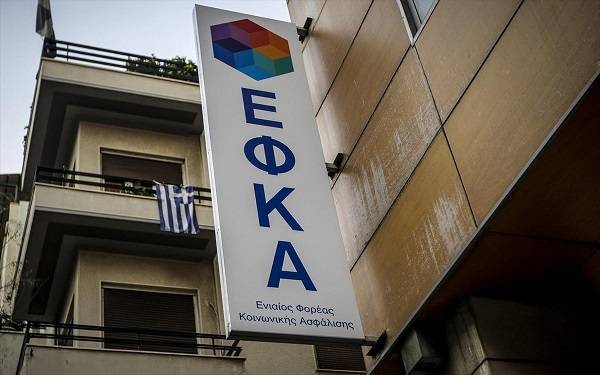 Ο e-ΕΦΚΑ διαψεύδει τα περί επανυπολογισμού 600.000 συντάξεων