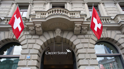 Η Τράπεζα της Ελβετίας «εκπλήσσει» με μειώσεις επιτοκίων