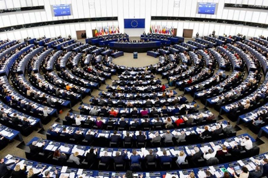 Οι ευρωβουλευτές συζητούν τις εξελίξεις για το Brexit το απόγευμα