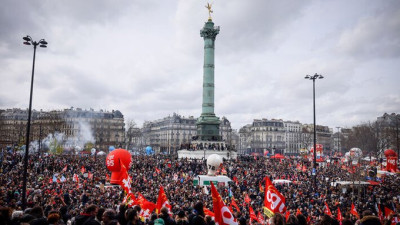 Παρίσι: 800.000 διαδηλωτές κατά της συνταξιοδοτικής μεταρρύθμισης Μακρόν