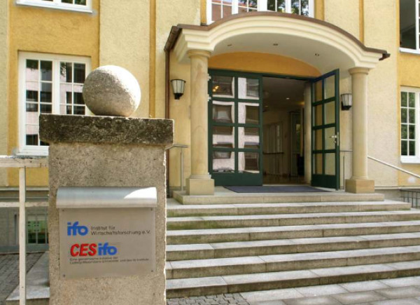Γερμανία: Οι διαρθρωτικές μεταρρυθμίσεις είναι σημαντικότερες απ’το χρέος των υποδομών