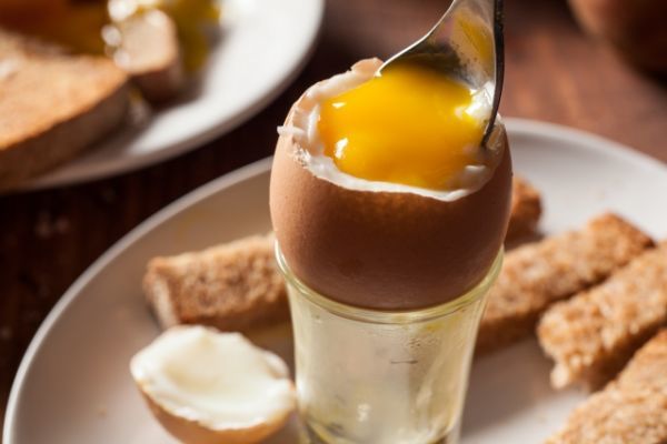 Ο ΕΦΕΤ μας συμβουλεύει ποια αυγά να αγοράζουμε