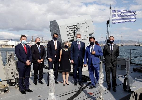 Στα Ναυπηγεία Ελευσίνας αντιπροσωπεία κρατικών αξιωματούχων των ΗΠΑ