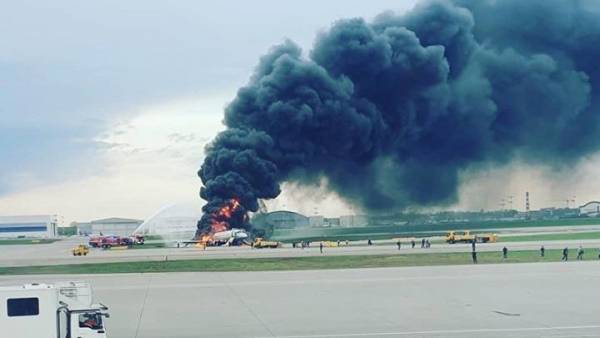 Το αεροσκάφος στη Μόσχα χτυπήθηκε από κεραυνό
