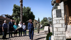 Σακελλαροπούλου: Κατάθεση στεφάνου για την 49η επέτειο αποκατάσταση της Δημοκρατίας