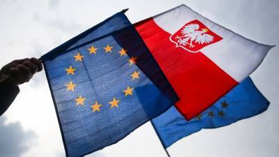 Με μεγάλα πρόστιμα απειλεί την Πολωνία η ΕΕ