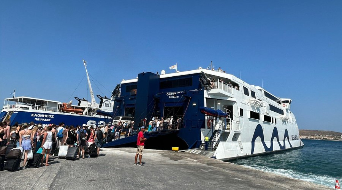 Πάρος: Πλοίο της SEAJETS προσέκρουσε στην προβλήτα του λιμανιού – Η ανακοίνωση της εταιρείας
