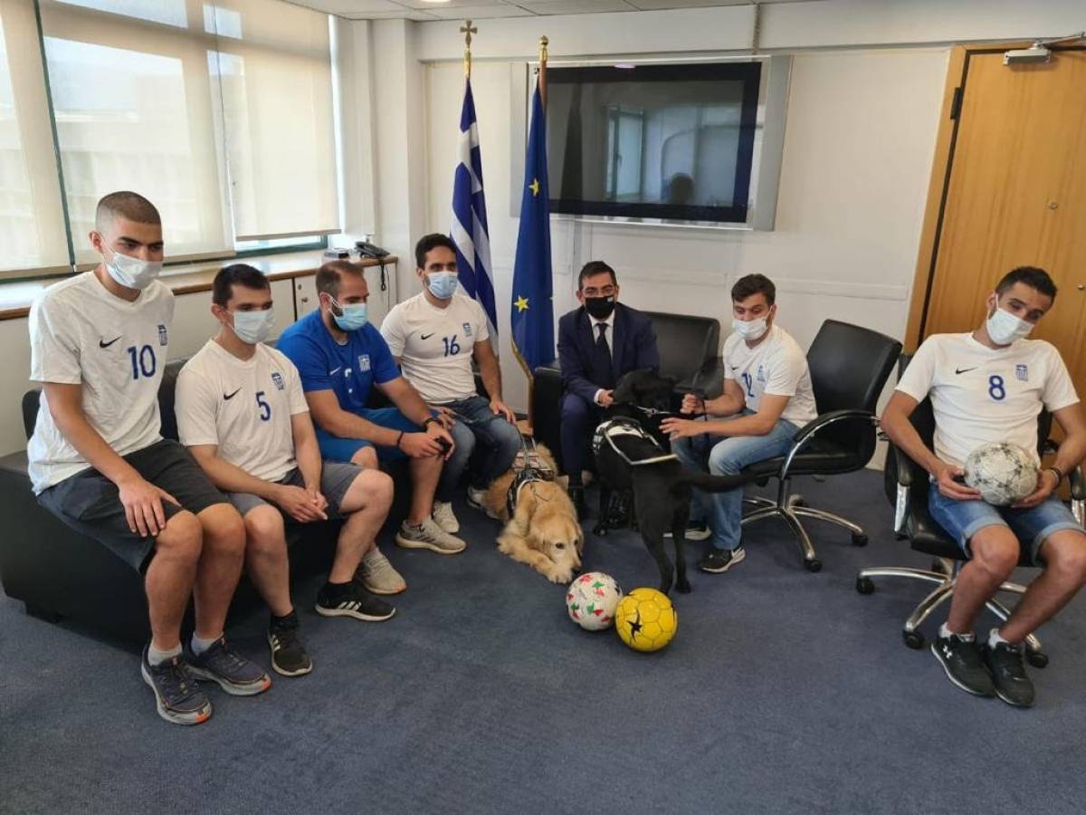 Συνάντηση του γγ Κοινωνικής Αλληλεγγύης με την Εθνική Ποδοσφαιρική Ομάδα Τυφλών