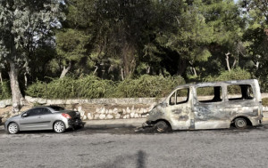 Επεισόδια έξω από την Πανεπιστημιούπολη- Δύο αστυνομικοί τραυματίες