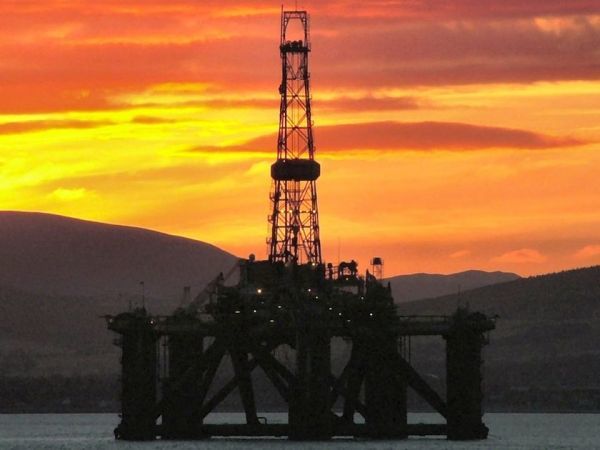 Κλιμακώνεται η ένταση στην ανατολική Μεσόγειο για το πετρέλαιο, σχολιάζει η Guardian