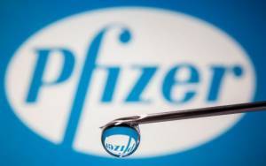 Pfizer: Ξεκινά μελέτες για φάρμακο που νικά την COVID-19