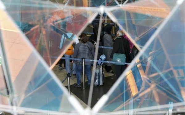 Γερμανία: Ακύρωση δεκάδων πτήσεων λόγω απεργίας εργαζομένων στο δημόσιο τομέα